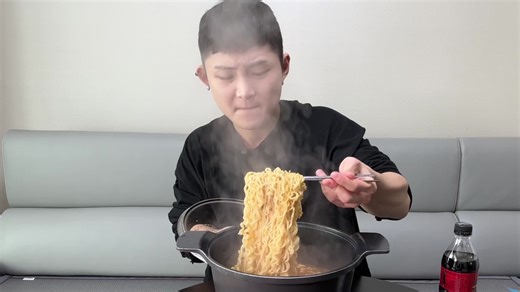 Beatbox and ASMR Eating Show Experience