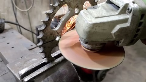 Transform Old Motorcycle Gears into a Custom Cooler – Brilliant DIY Workshop Project!