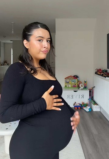 Pregnancy Countdown: 2 Weeks or 1 Week to Go? 🙈🖤
