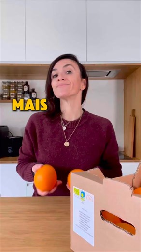 [ORANGETTES] maison et ANTIGASPI 🍊 Parce qu’on ne s’en lasse jamais… Je (re)partage avec vous cette petite recette anti-gaspi de peaux d’oranges confites au chocolat A faire avec des oranges bio, le moins traitées possible bien sûr, idéalement de petites productions agricoles comme moi via mon Amap ! RECETTE 🍊 ❶ récupérer et laver les peaux de 4 oranges : moi je le fais dès que je mange une orange (souvent une par jour) et je mets dans un tup’ au frigo en attendant d’avoir assez ❷ découper en 