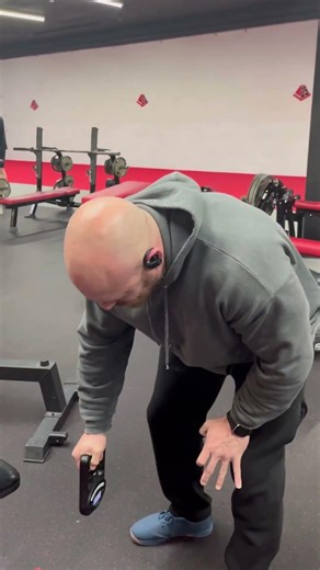 Professional bodybuilder tries grip strength test #gripstrength #strength #grip