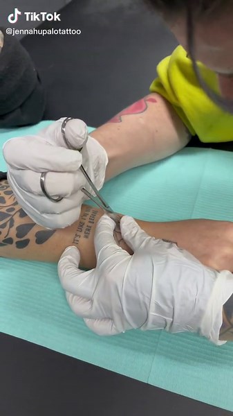 If you’ve ever wondered how a dermal comes out or worried about having your removed ? This video is for you #piercing #pierced #bodypiercing #bodyjewerly #dermalpiercing #dermal #titanium #9thgategallery #sydneyns #bodypiercer #bodypiercing #BOLTBEATREMIX