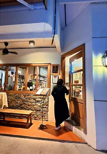 At Nimmies Pastry Cafe, they have a special Ramadan Feast Iftar Set where you can build your own meal. For just RM59.90 for 2 pax, you get a comforting spread to break your fast — warm soup, freshly baked bread, hearty dishes, drinks and a sweet dessert to end the meal. Simple, satisfying, and honestly quite worth it for a cosy iftar spot. If you’re looking for a calm place to berbuka with friends or family, this might be a nice one to try. 📍Nimmies Pastry Cafe Tama Menodies JB #nimmiespastryca