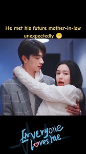 Funny hug🤣 #EveryoneLovesMe #LinYi #ZhouYe (No particular order, sort alphabetically by last name) #别对我动心 #林一 #周也 #YOUKU #优酷 | Youku