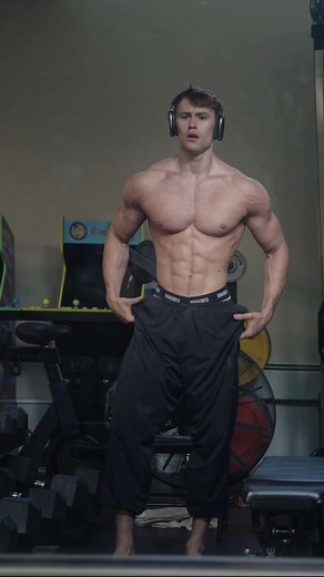 Gymshark Star #fitnessmodel #fitnessstar #gymshark #model #shredded #gymbro #shape #fitfluencer #influencer #posing #trainhard