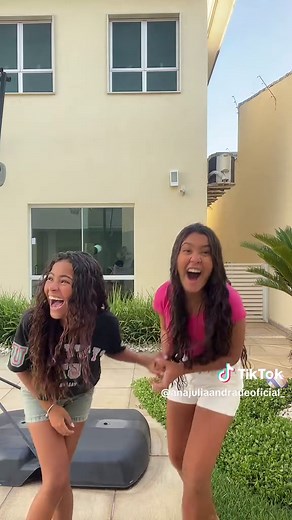 Os vídeos de Ana Júlia (@anajuliaandradeoficial_) com som original - O verão que mudou minha vida♾️