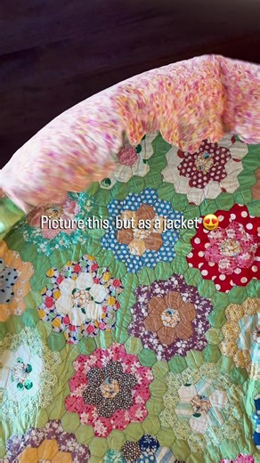 Obsessed with this green garden quilt 😍 you really don’t see them often! #quiltersoftiktok #quiltingtiktok #quilttok #vintagequilt