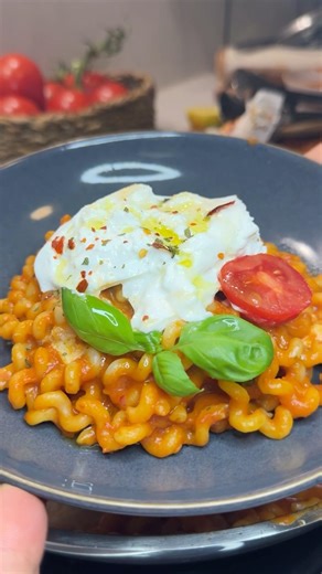 Schnelle Tomaten Pasta mit Burrata🍝🍅🔥🥰🫶🏼#shorts #tagesrezept #easyrecipe #cooking