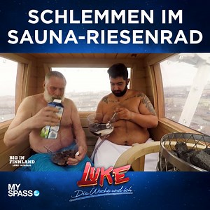 Luke und Faisal Kawusi wollen herausfinden, wer in Finnland berühmter werden kann. Dafür kann man auch mal mit einer Riesenportion braunem Schleim Sauna-Riesenrad fahren. 😂 | LukeMockridgeTV