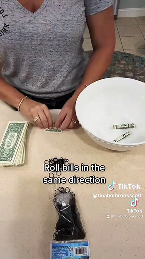 How to make a money cake…because money gifts dont have to be boring 💰...