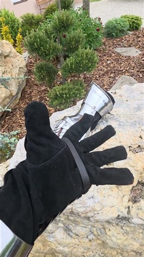 16th–17th century cuirassier plate gauntlets #platearmor #gauntlets #cuirassier #armour #knightarmor