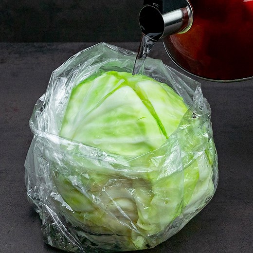 Pour hot water over the cabbage in the bag! This trick will make your life easier Ingredients: cabbage - 1 kg (2.2 lb) hot water - 1.5 l (51 fl oz) Leave it for 20 minutes minced meat- 400 g (14 oz) boiled rice - 100 g (3.5 oz) bell pepper - 100 g (3.5 oz) tomatoes - 100 g (3.5 oz) bread crumbs - 20 g (0.7 oz) egg - 1 piece salt -7 g (0.25 oz) black pepper - 5 g (0.18 oz) pressed cheese - 120 g (4.23 oz) IN THE OVEN 200 °C (392 °F)/30 MIN | Appetizing.tv