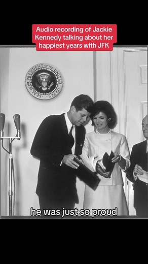 A few months after John’s death, Jackie did a series of interviews to preserve history and husband’s legacy — two things she cared about deeply. These audio recordings (from 1964) weren’t realeased until 2011, on the 50th anniversary of JFK’s assassination. || #jackiekennedy #jackieonassis #jfk #johnfkennedy #jackieo #kenneys #history