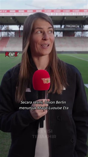 Pelatih wanita pertama di sepakbola pria dapat sambutan kurang baik dari fans timnya sendiri 😳😢