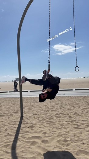 me at muscle beach ! 🤪