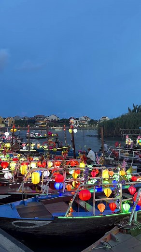 Exploring the beautiful ancient town of Hoi An 🤍 #vietnam #explorevietnam #hoian #hoianancienttown