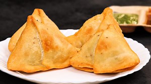 सबसे आसान समोसे की रेसिपी No Onion No Garlic Samosa Recipe By Kabitaskitchen #SamosaRecipe #KabitasKitchen Preparation time - 30 minutes Serving - 4 Ingredients: For Dough- All purpose flour - 1.5 cups Carom seeds - 1 tsp Salt to taste Stuffing: Boiled potato- 4 Coriander leaves - 1/4 cup Crushed green chilli - 4 Chat masala powder -1 tsp Garam masala powder - 1 tsp Roasted cumin powder - 1 tsp Salt to taste Cooking oil to fry samosa recipe, how to make samosa, perfect samosa recipe, singhara re
