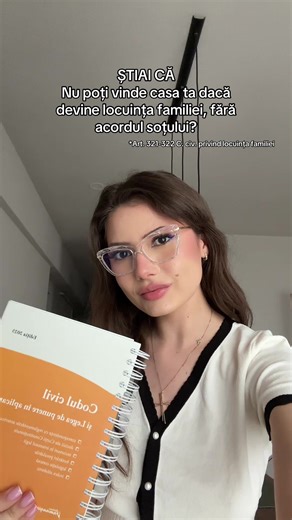 Dacă locuința ta devine locuința familiei, nu mai poți decide singur asupra ei. Legea îți limitează dreptul de dispoziție: ai nevoie de acordul soțului sau soției pentru vânzare, donație sau ipotecă, chiar dacă imobilúl este bun propriu. Temei legal este chiar Codul civil: Art. 321. Noțiune. (1) Locuința familiei este locuința comună a soților sau, în lipsă, locuința soțului la care se afla copiii. (2) Oricare dintre soți poate cere notarea în cartea funciară, în condițiile legii, a unui imobil 