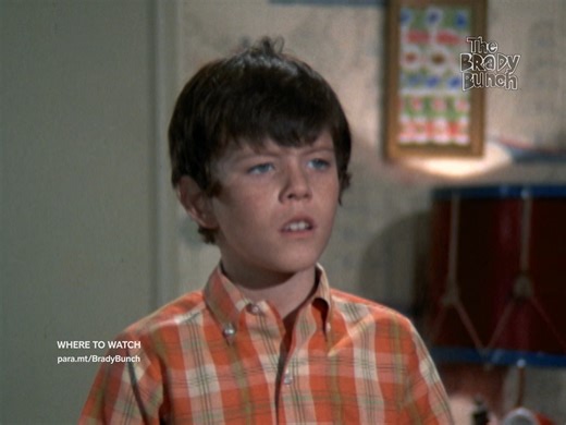 Bobby loses interest in selling magazine subscriptions when he discovers his parents asked their friends to buy from him. | The Brady Bunch