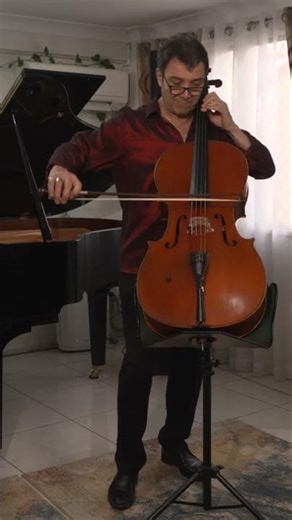 The Y-STAND for Cello Solo Gigs