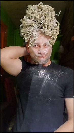 Internet #makeup videos 😂 #juliojanpierre