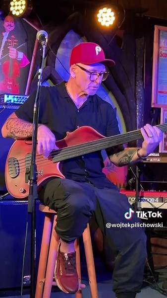 Exploring Fretless Bass with Wojtek Pilichowski
