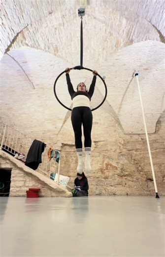 Aerialist Performance: Artistry in Motion