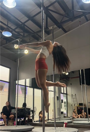 I love Saturdays… Saturday Beginner Pole Class with Papi @ Beasthouse PH #beasthouseph #beginnerpole #polefit #polebeginner #poleclass