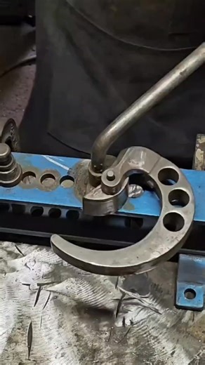 Excelent Metal scroll bender #DIYMetal #weld #virals #welding #diyprojects #metalwork #diy #ideas #mig #metalbender | Luz Bonita Deco