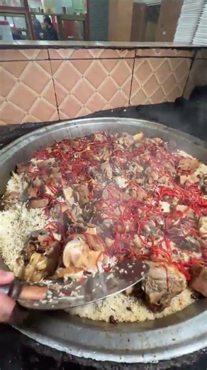 Famous Peshawar Pathan Kabuli Pulao 🍲 | Meat Loaded Big Degh in Desi Ghee