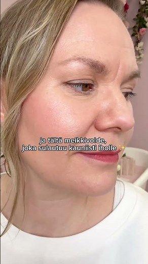 Kuulas ja kosteuttava meikkivoide 🩵