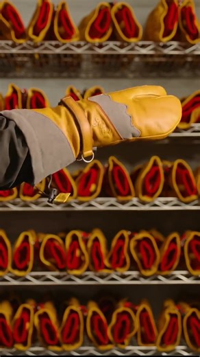 🧤❄️ Meet the Ultimate Winter Workhorse — Expedition Split Mittens! 🏔️🔥 Born in the mountains and built for subzero grind, the Expedition Split Mittens give you all the heat of a mitten and all the control of a glove. 💪 Perfect for hauling wood, fixing sleds, or breaking trail at -20°F — they’re hand-waxed, hand-branded, and ready to take on whatever winter throws your way. 🌨️ 🧊 3-Finger Split Design = Warmth Dexterity 🐂 Premium Cowhide Leather Waxed Canvas 💦 100% Waterproof, Thinsulate-I