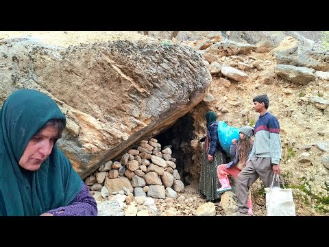 Homeless Family Builds Hut in the Mountains | Fight to Survive🛖🏞