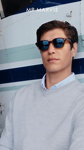 Ontdek The Merino V-neck: een verfijnde trui voor iedere gelegenheid. Ontworpen met een subtiele V-hals en perfect voor een gelaagde look. Gemaakt in Portugal van 100% merinowol. | MR MARVIS