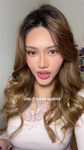 Clap If You're Against Ombre Lips and Other Trends