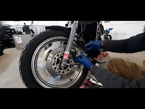 YAMAHA VMAX (fork seals, front brake pads & fluid)