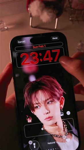 Make your screen a Kpop idol fan zone for free.