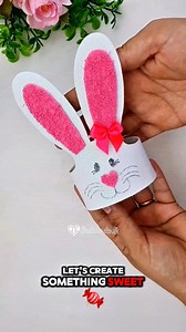 Looking for a simple and cute Easter craft? In this video, I’ll show you how to make an adorable Easter bunny using EVA foam. Perfect for Easter gifts, party favors, or home decoration. Easy, fast, and super charming! ✂️ Handmade with love 🐰 Perfect for Easter 🎁 Great for gifts and decorations Don’t forget to like, comment, and subscribe for more easy DIY ideas! #art #diy #EasterCraft #easterdiy | Cantinho da Li