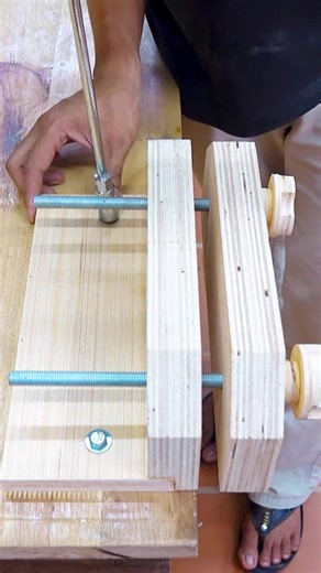 Discover the art of woodworking with our comprehensive DIY Moxon Vise tutorial! This essential workbench tool will elevate your projects and enhance your craftsmanship. Get started today and transform your workspace! 🛠️✨ #reelviral #facebookreelsviral #diy #handmade #art #homedecor #craft #design #doityourself #crafts #interiordesign #woodworking #love #smallbusiness #home #Wood | Carlos Madden