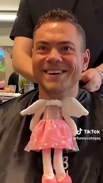 barber s apron prank #fyp #funny #funnyvideos #funnyvideo #funnytiktok