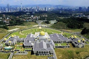 Istana Nurul Iman, Perpaduan Timur Tengah dan Asia |