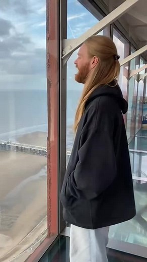 Sam Ryder Live Performance at Blackpool Tower