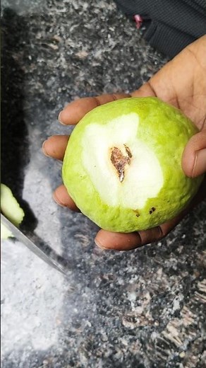 "Guava Cutting – Easy & Quick Method!" #guava #fruitshorts
