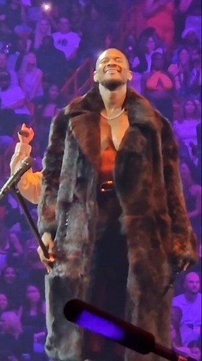 Usher "Superstar (LIVE)" at the Past Present Future Tour MIA Dec 2024 ‎ #usher #pastpresentfuture