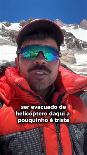 Julianu Lorne on Instagram: "Fim de expedição para um dos integrantes do nosso grupo. Ficou constatado um edema pulmonar, e a única e mais segura opção é a evacuação de helicóptero direto pro hospital. Nesse momento o Charles já está no hospital e está tudo bem com ele. Eu e os outros integrantes seguimos com a expedição e a tentativa de cume entre os dias 20 e 23 de janeiro. Torçam por nós! 🤘🏼🥾🏔️⛏️"