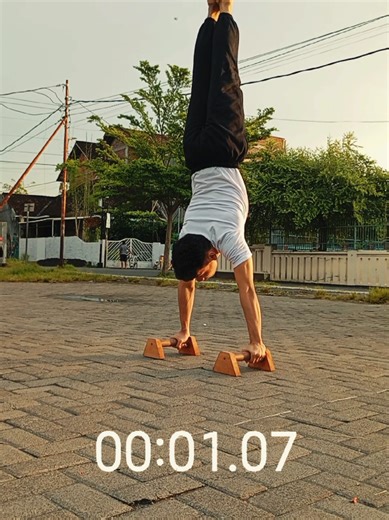 Max Handstand Hold Techniques for Calisthenics