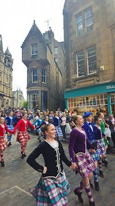 A brilliant time was had by all at Edinburgh's very first tartan parade! What a great event 👏 🏴󠁧󠁢󠁳󠁣󠁴󠁿 And stunning weather (though we don't envy whoever was in the full-body haggis costume! 😄) #tartanparade #tartanparadeedinburgh #tartanparadescotland #tartan #scotland #scottishpride #scottishheart #scotatheart #scottishdiaspora #clan #highlanddress #kilt #highlanddancers #bagpipes #pipesanddrums #edinburgh #theroyalmile #cockburnstreet | Two Skies Scotland