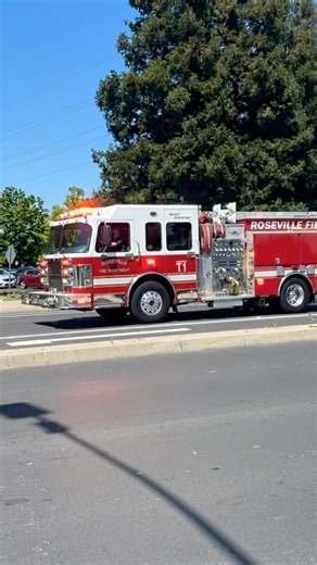Roseville Fire Engine 1 Responding to A Structural Fire while I was walking back to class. With My