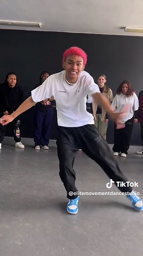 “Make me SWEAT💦” @Tyla / our beginner/intermediate class was a vibe! Dc: @Ashwin Johnson #water #tyla #foryou #dance #elitemovementdancestudio