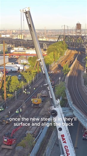 Overnight along the PATH line between the Hackensack River and Journal Square, RailWorks Track Services replaced about 800 feet of rail, including a new crossover that lets trains move between the H and G lines. The old rail and ballast were stripped out and rebuilt from the foundation up. Bay Crane lifted in each new panel before sunrise so the line could reopen on schedule. It’s part of a series of short overnight shutdowns PATH is using to modernize this corridor section by section without ta